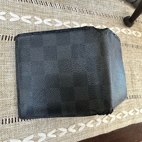 LOUIS VUITTON
Damier Graphite Slender Wallet - Picture 6 of 17